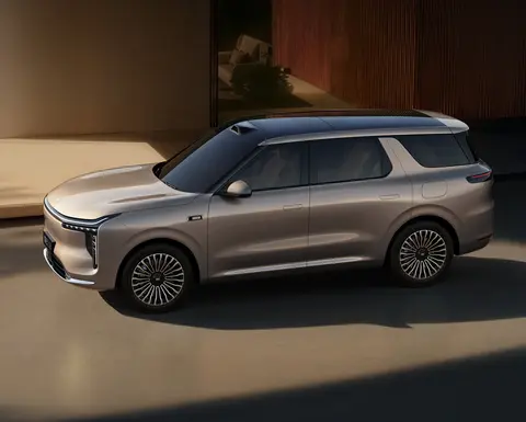 纯电续航最高335km 智己LS8官图发布 一季度内首发